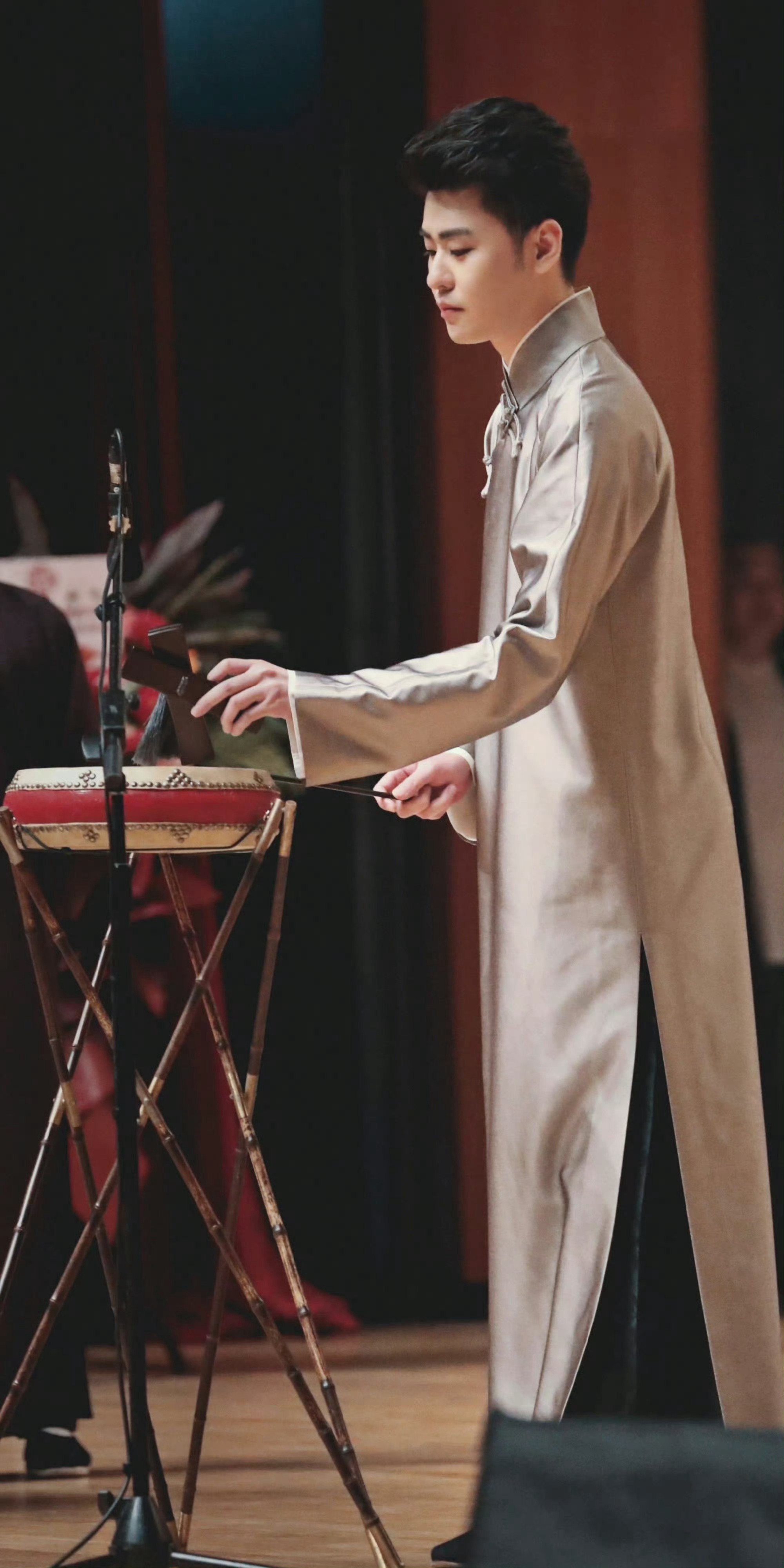 张云雷超星动告白信箱非正式跨年派对 演唱会现在对我来说有两个勾子了一是新大褂，二