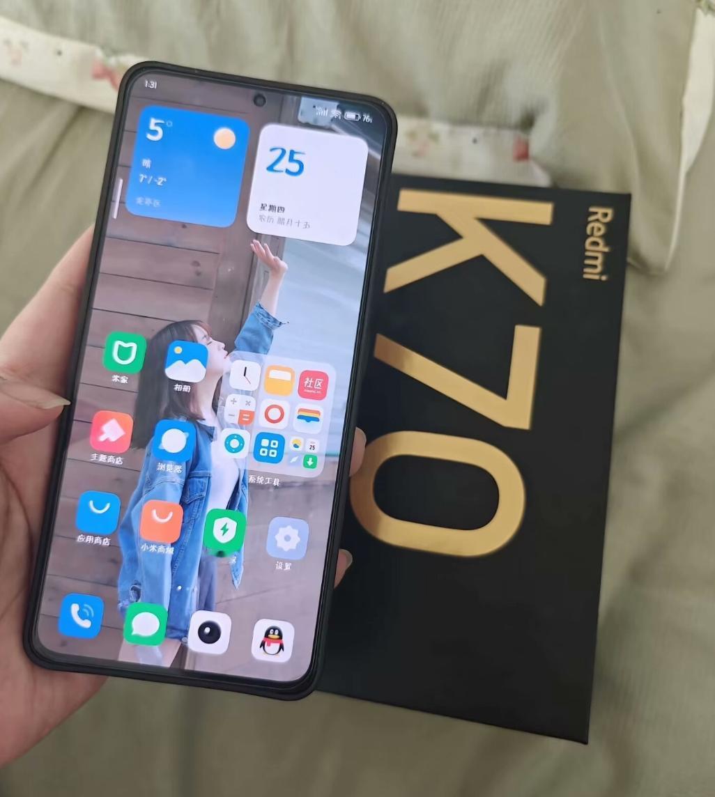 听我一句劝
买手机千万不要冲动消费，量力而行就好
现在2千多的手机还真的不差，R