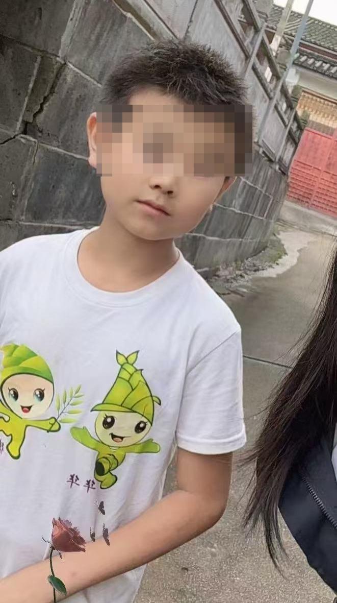 云南61岁老妇杀害13岁男孩，一审被判死刑

偷铁皮本是小事，却酿成悲剧。一名6