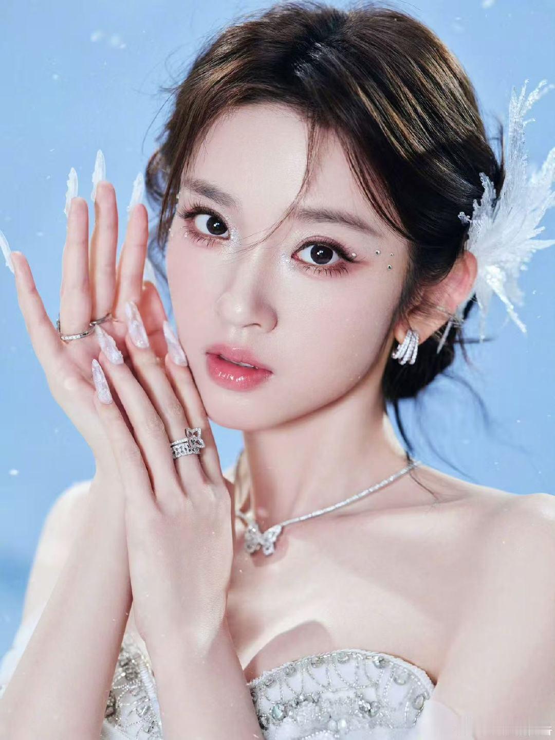 唐艺昕真的cos了艾莎乘风2026谁懂！唐艺昕cos艾莎真的好美，活脱脱一只治愈