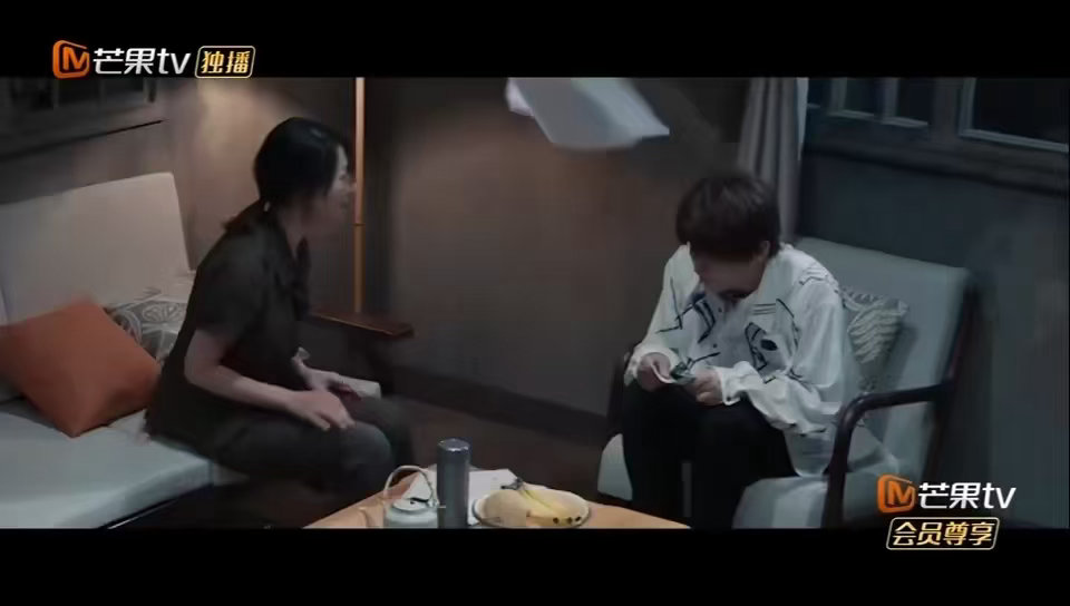 密室大逃脱为陆虎新歌手搓MV 密室大逃脱 看完这支MV真的破防了，高考出分、择校