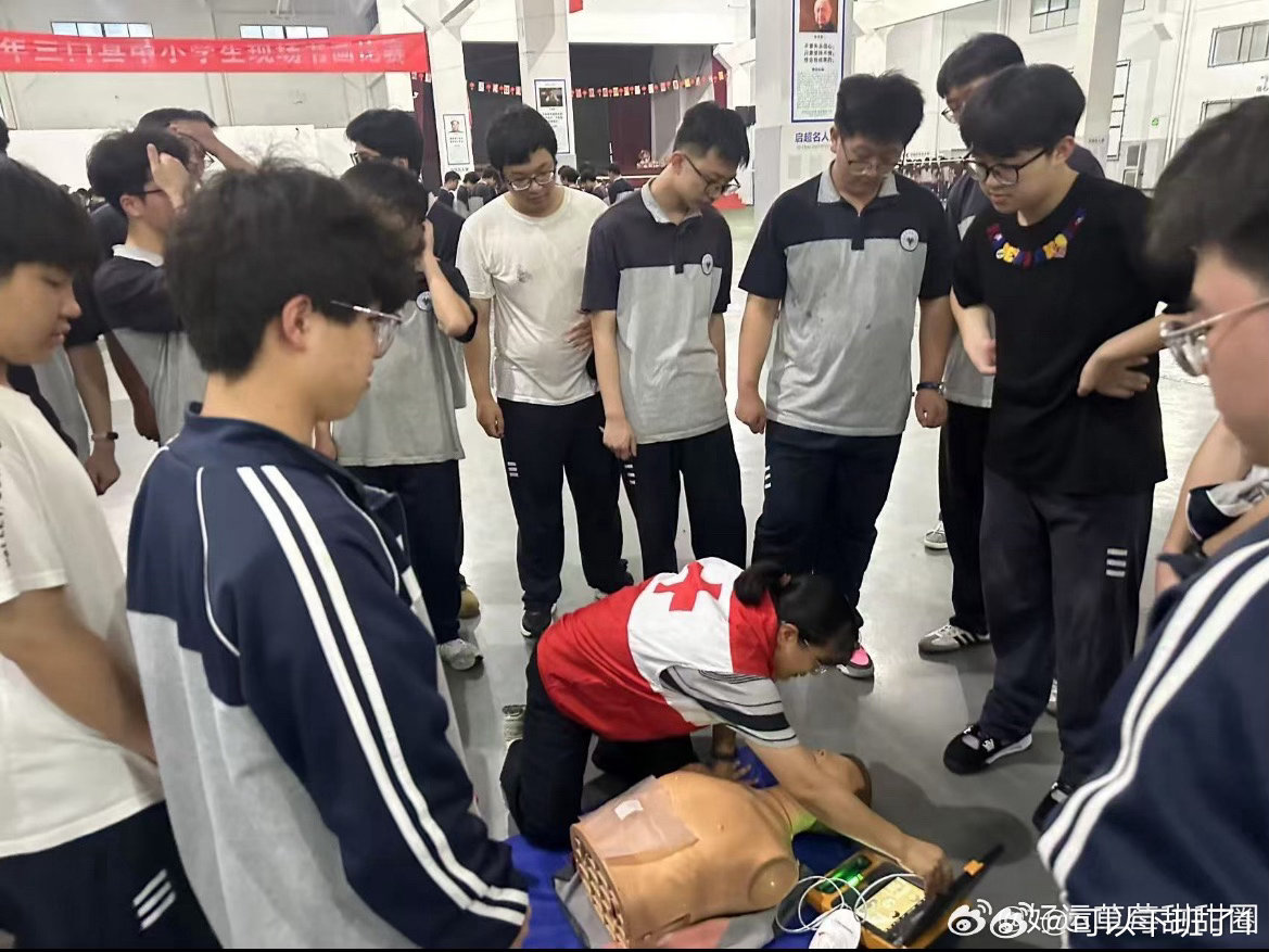 台州安全培训让网格员和学生都卷起来了走进启超中学的校园课堂，急救科普趣味易懂、干