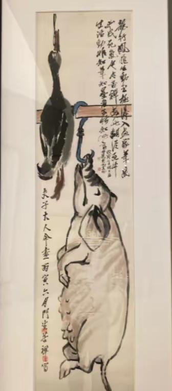 1926年齐母病逝。齐白石让27岁的李苦禅画了猪和鸭子予备烧掉祭祀母亲；谁知在齐