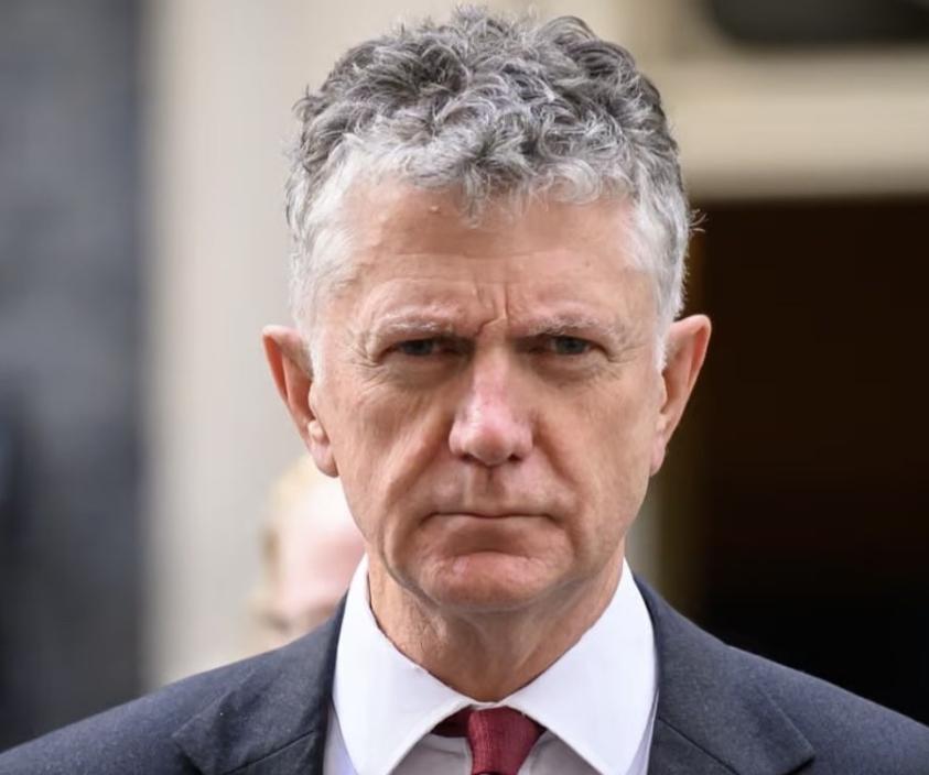 近期，英国国家事务顾问鲍威尔前来访华。在最后他说这次访华取得了巨大的成功，中英关