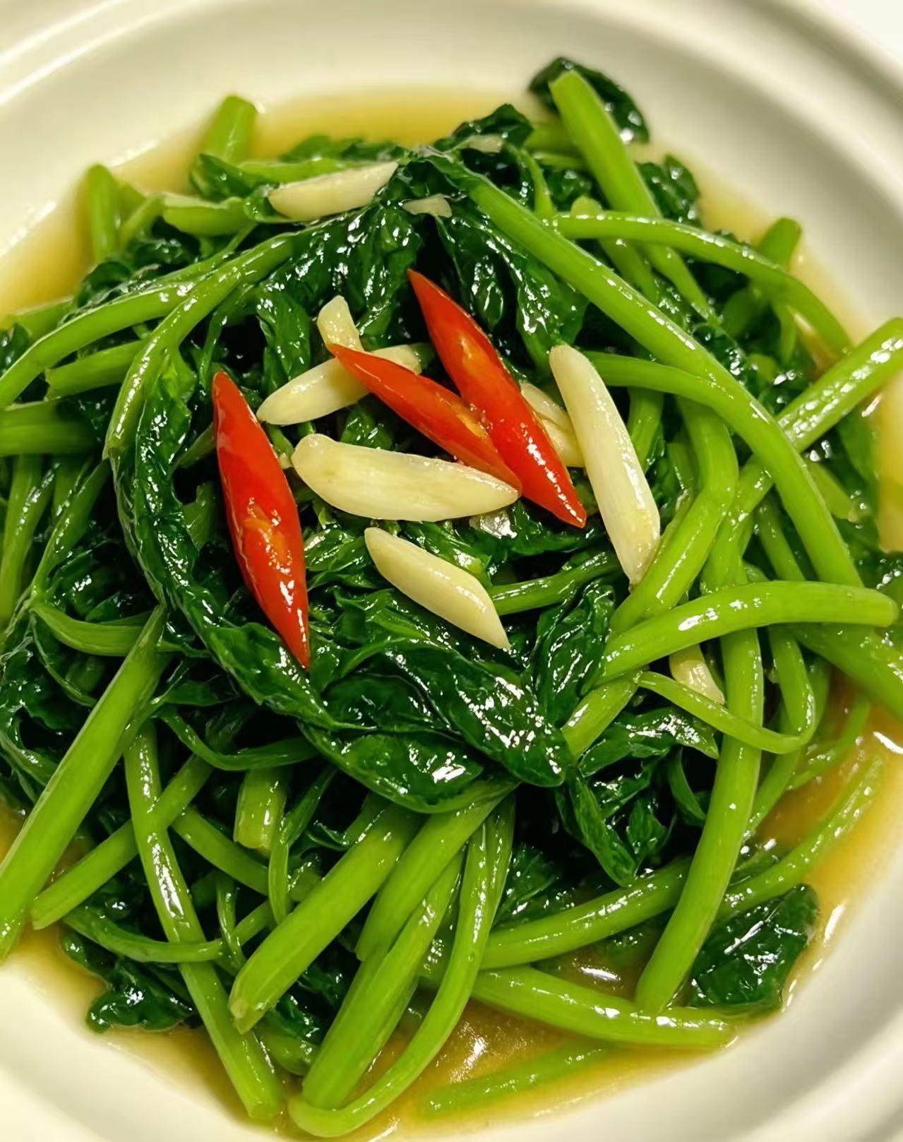 鲜嫩可口的菠菜炒蛋，健康美味！🥗🥚