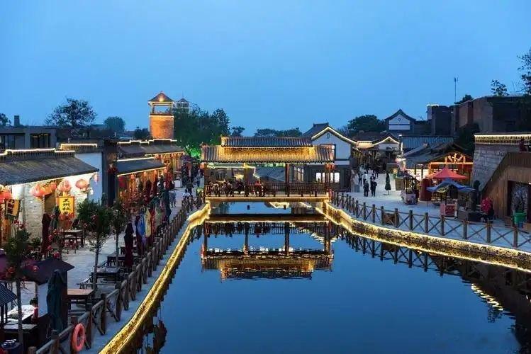 峰峰矿区，一半皇家石窟，一半千年瓷窑提起矿区，多数人的第一印象无非煤灰漫天、老旧