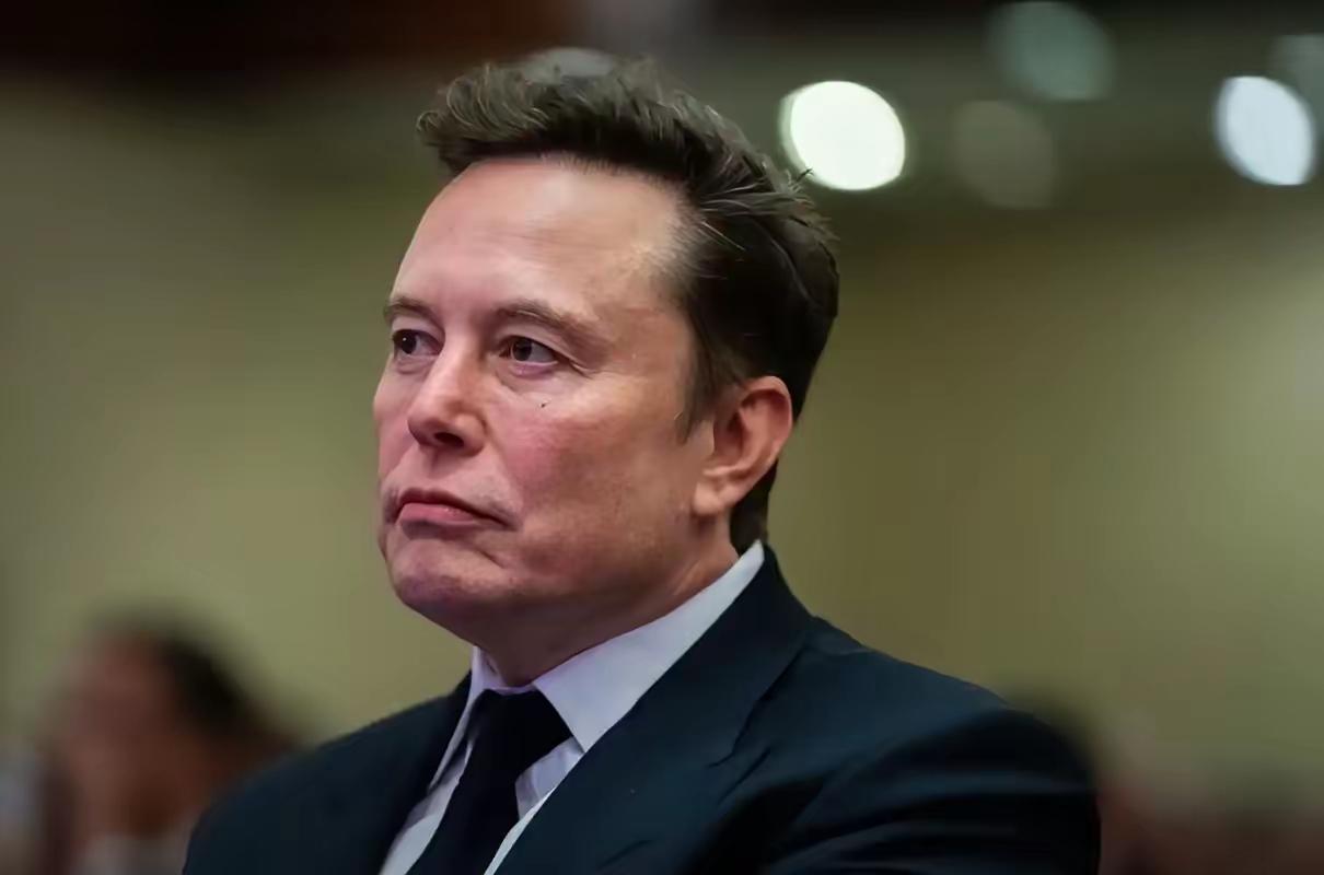 卫星像小米一样洒在天空我明白，AI比人聪明万倍我也承认，可是马斯克的脑机接口真是