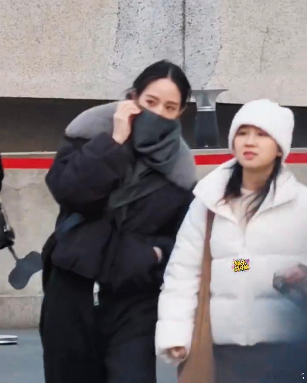 张钧甯销冠的实力张钧甯的衣服很曼妙，不愧是我们销冠的实力呀，同款的衣服已经售罄了