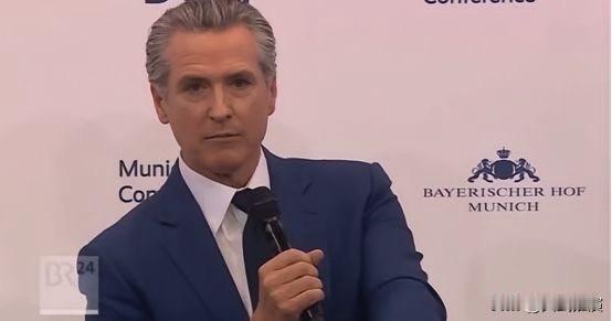 加州州长纽森今天在慕尼黑安全会议上说：“在美国历史上，从未有过比现任白宫主人更具