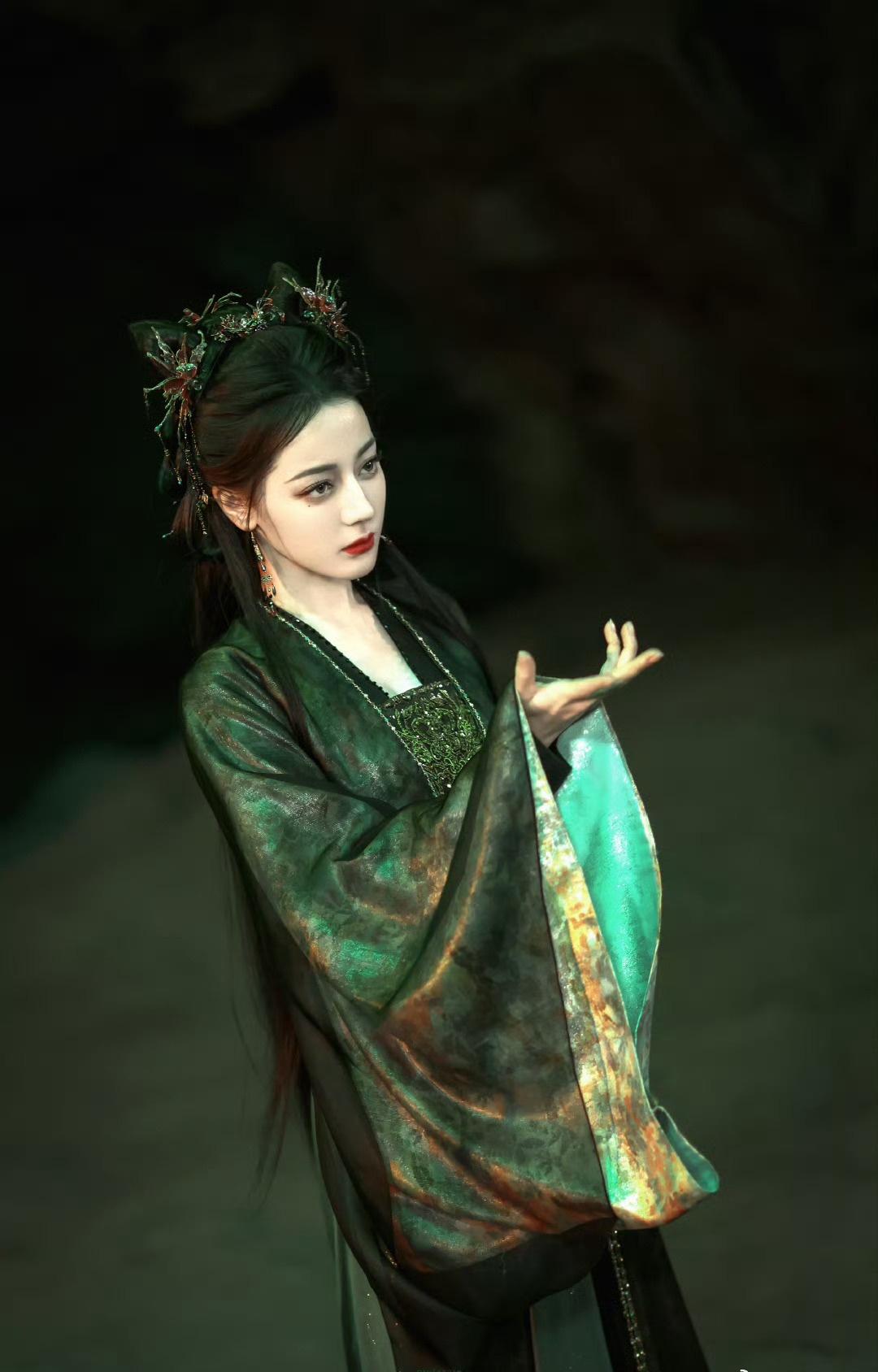 迪丽热巴 贺思慕迪丽热巴大魔王好无语 dlrb迪丽热巴自己把自己唱急了 dlrb