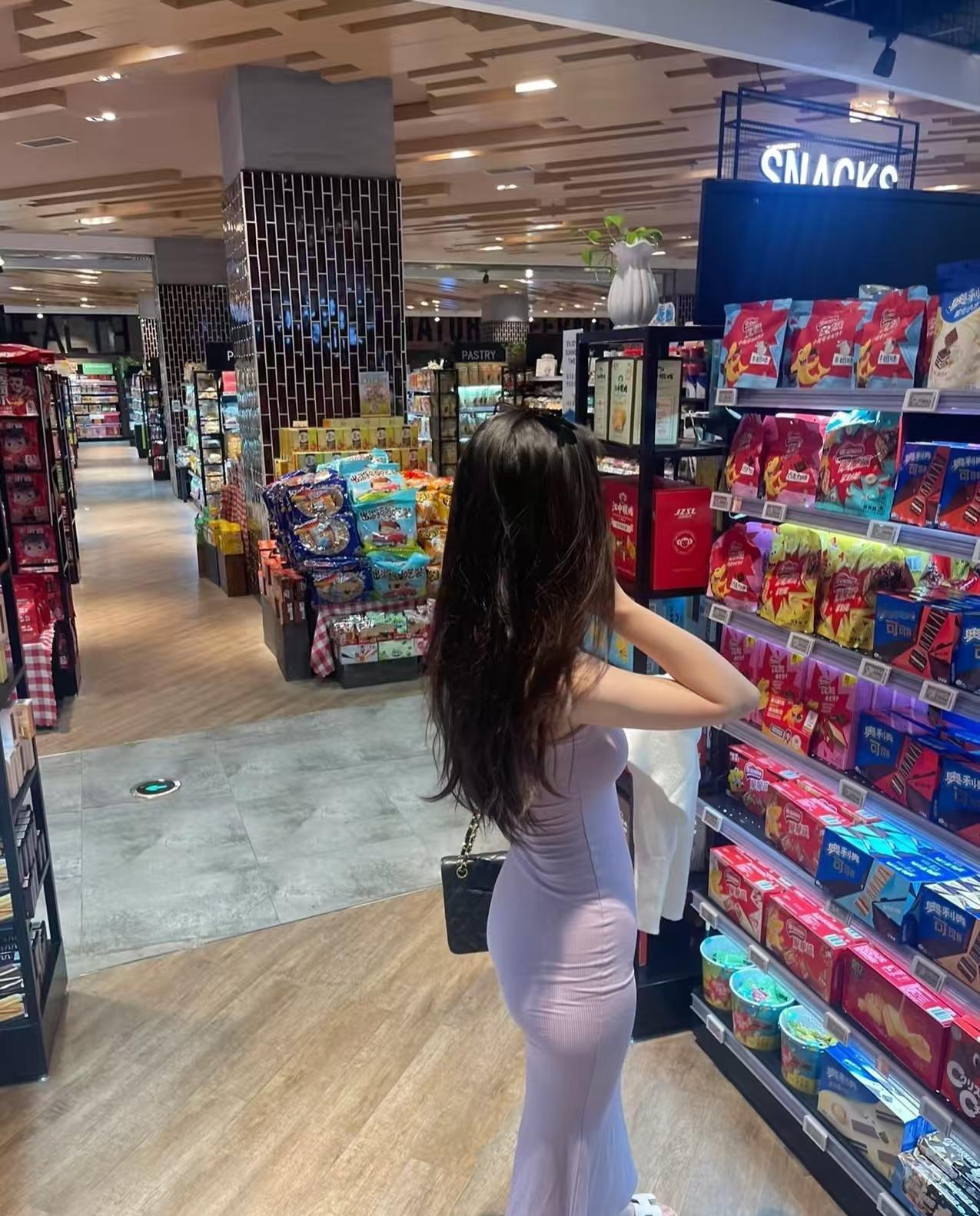 人与人之间 好像永远无法真正的共情 
你有你的为难 我有我的失望
太在乎就会像个