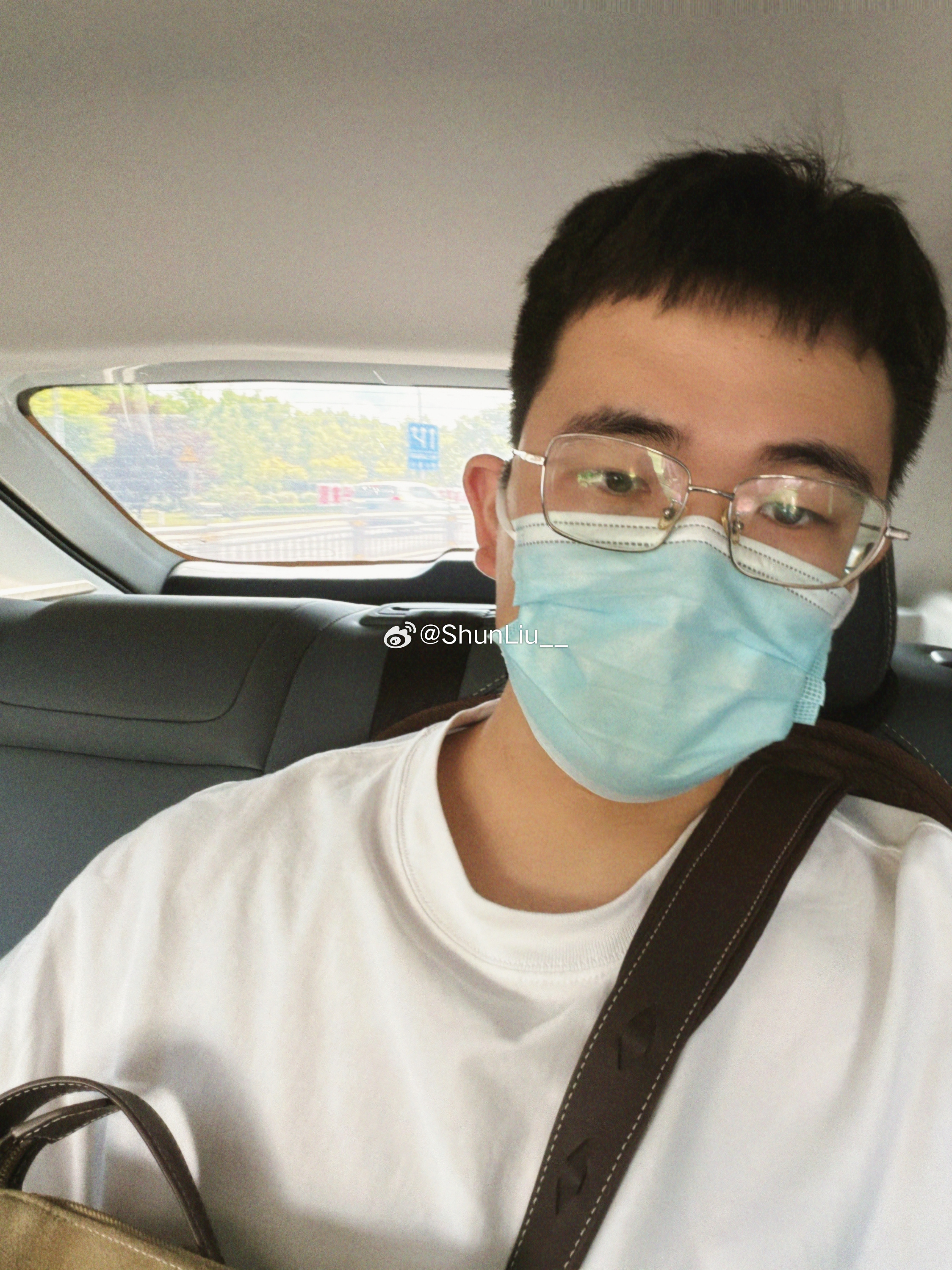 恋爱脑了单休也要买个高铁票回家 ​​​
