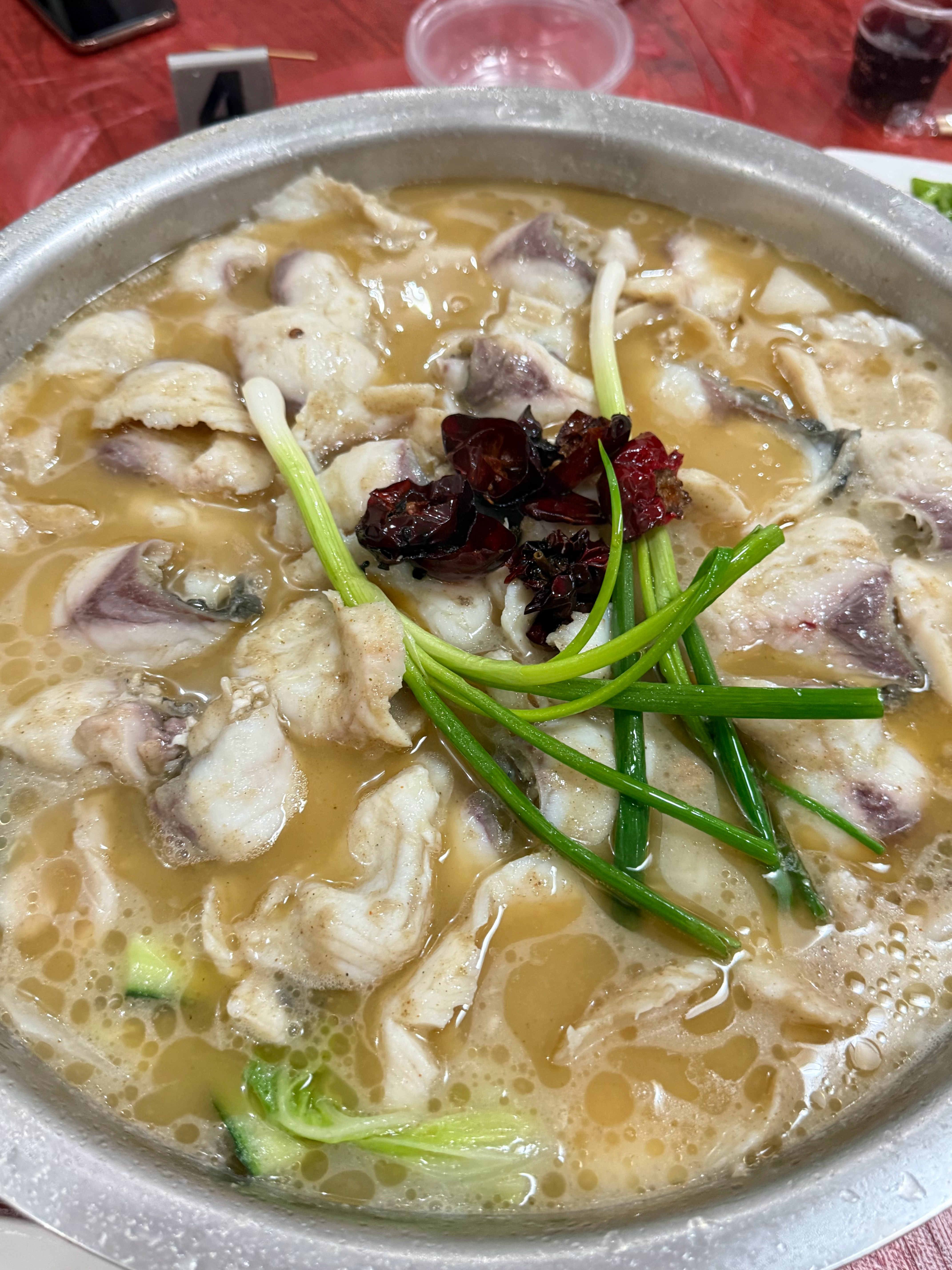你们晚上吃什么？这水煮鱼看着没灵魂其实非常好吃😋 