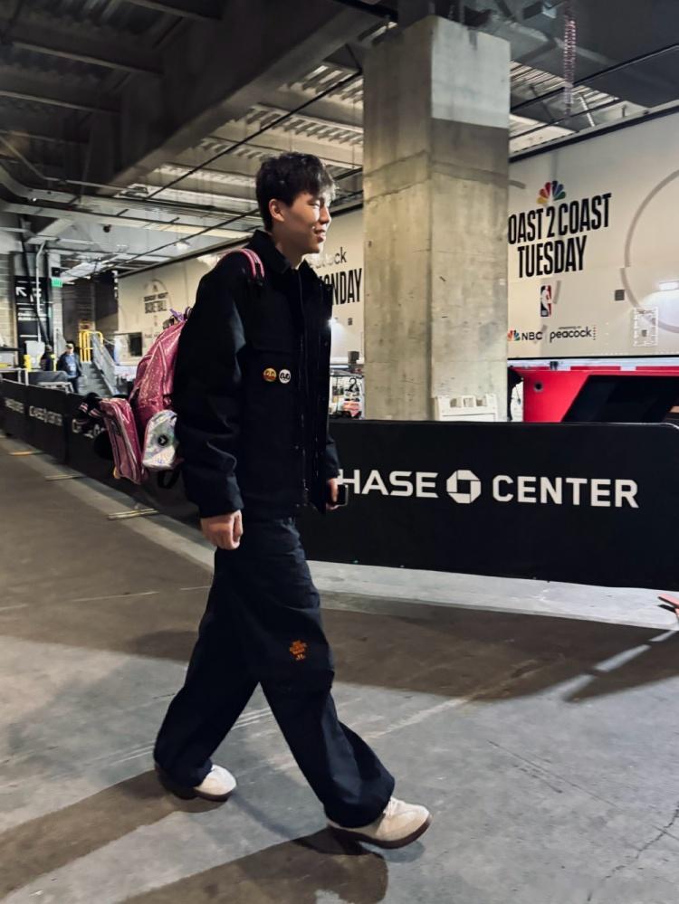 撞到脑袋一度伤退！杨瀚森晒照：问题不大谢谢大家关心