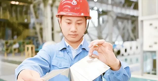 “中国永远也造不出手撕钢，只能找我们进口！”21世纪初，日本人拒绝向中国出口手撕