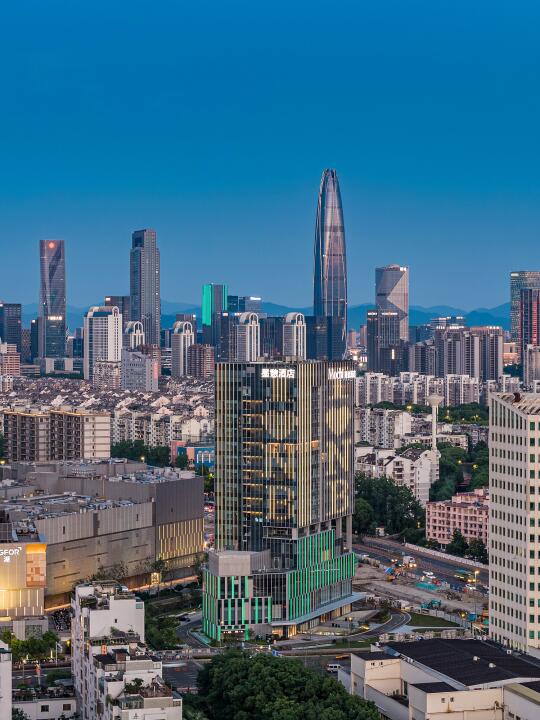 大疆御4首飞❗️2.5倍长焦夜景画质绝了