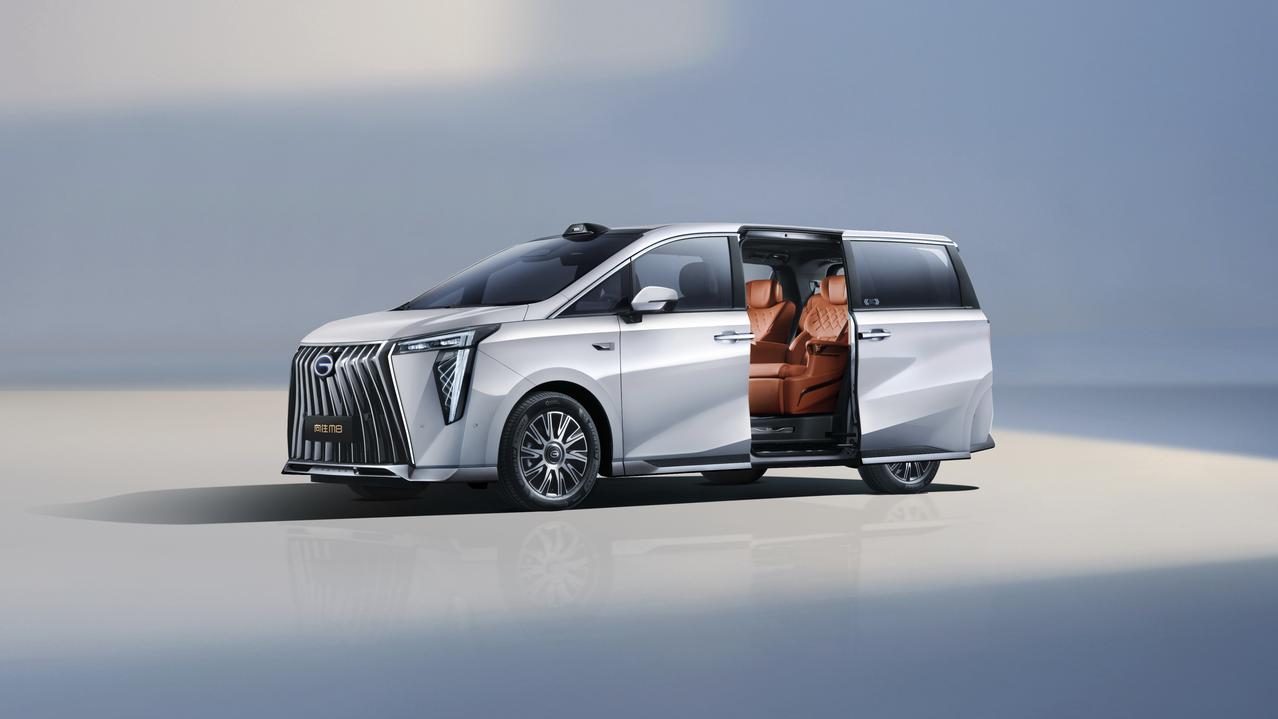 10月16日，传祺向往M8宗师版正式上市，推出两款配置，售价分别为26.99万元