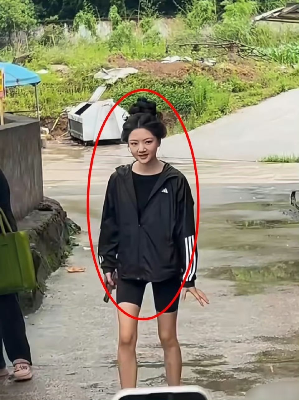 忽然理解任敏粉丝了 一直美的很突出，这发量 羡慕！ ​​​