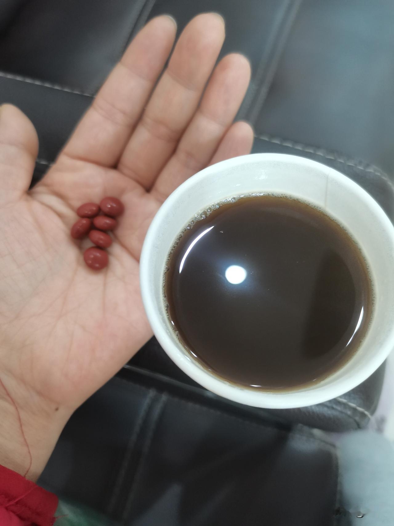 今天一大早又去买了药，我这鼻炎已经喝了三个多月的汤药了，换中成药在喝一段时间看看