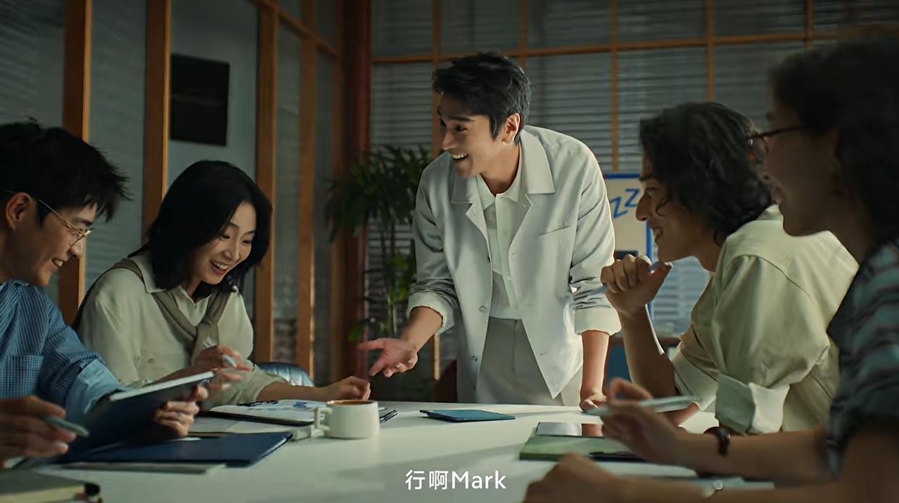 今天又刷到了赵又廷的视频，他在视频里叫Mark，利用vivo X Fold6处理