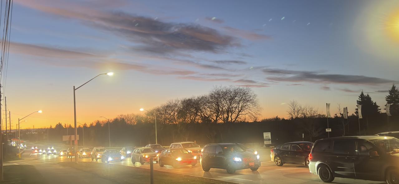 财富自由，根本不是钱多钱少，而是你拥有不用再出卖时间的底气。
乡巴佬想法就是不一