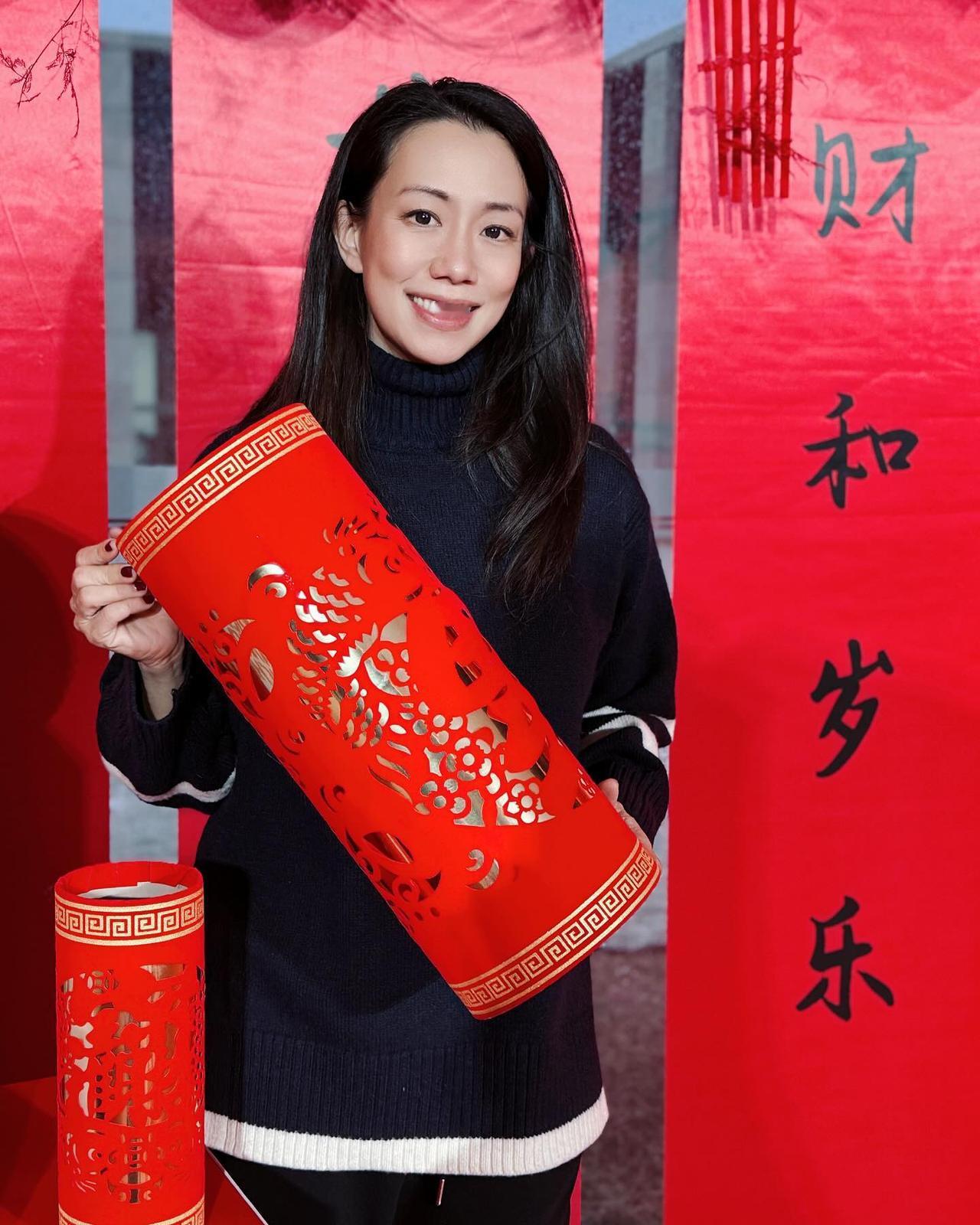著名女星吴辰君的生活近照，当年她拍电视剧《风云之雄霸天下》时候是颜值巅峰，她今年