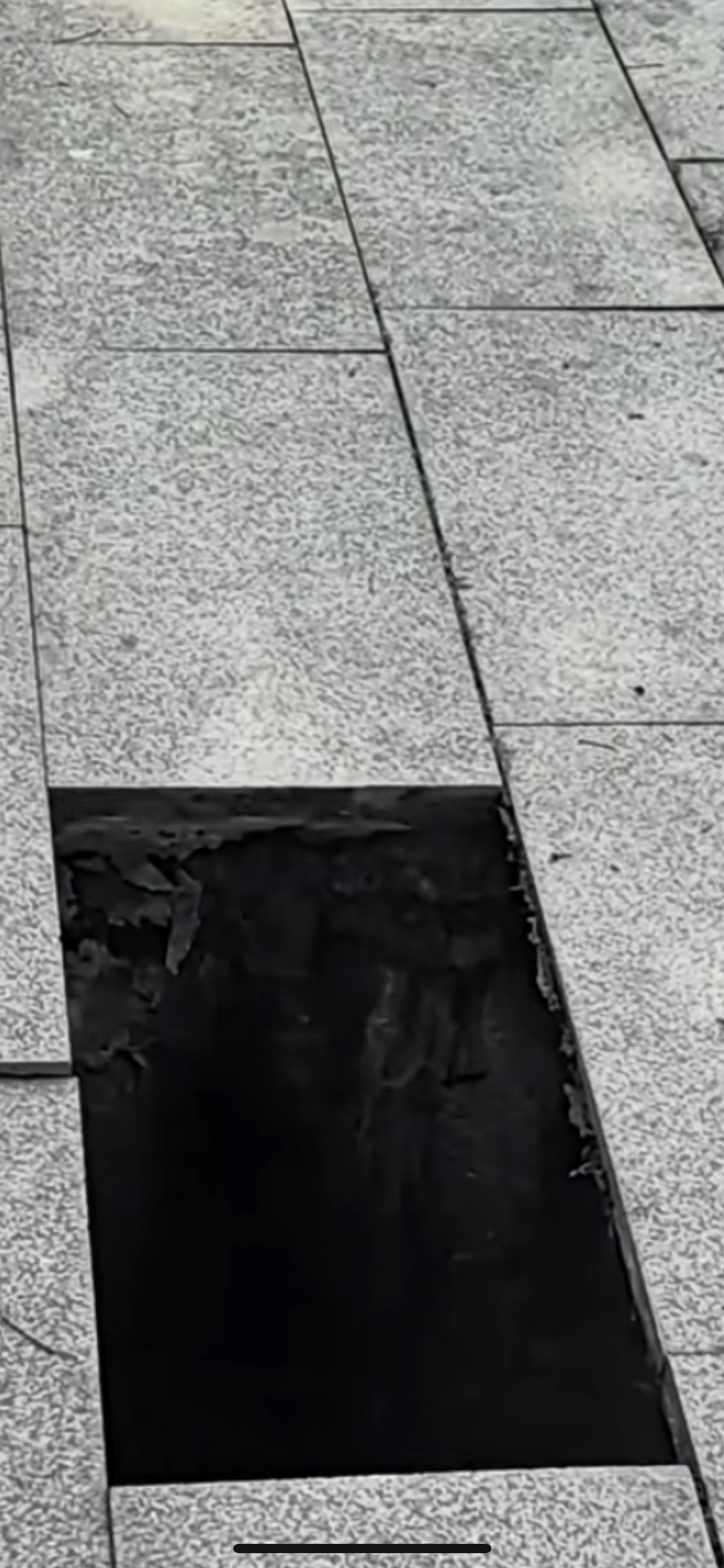 “连人带地砖往下漏！”武汉一人行道地砖突然掉落，下方竟是个看不清深度的“深井”。