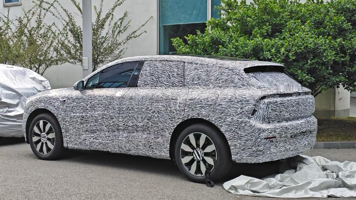 AUDI E5的suv版本？好像还不错哦[哆啦A梦吃惊] ​​​