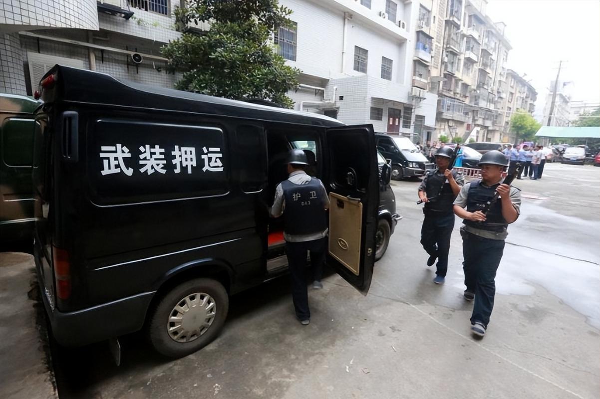 你知道高考试卷的安保有多严吗？有人说运钞车已经很厉害了，但和高考试卷比起来，运钞