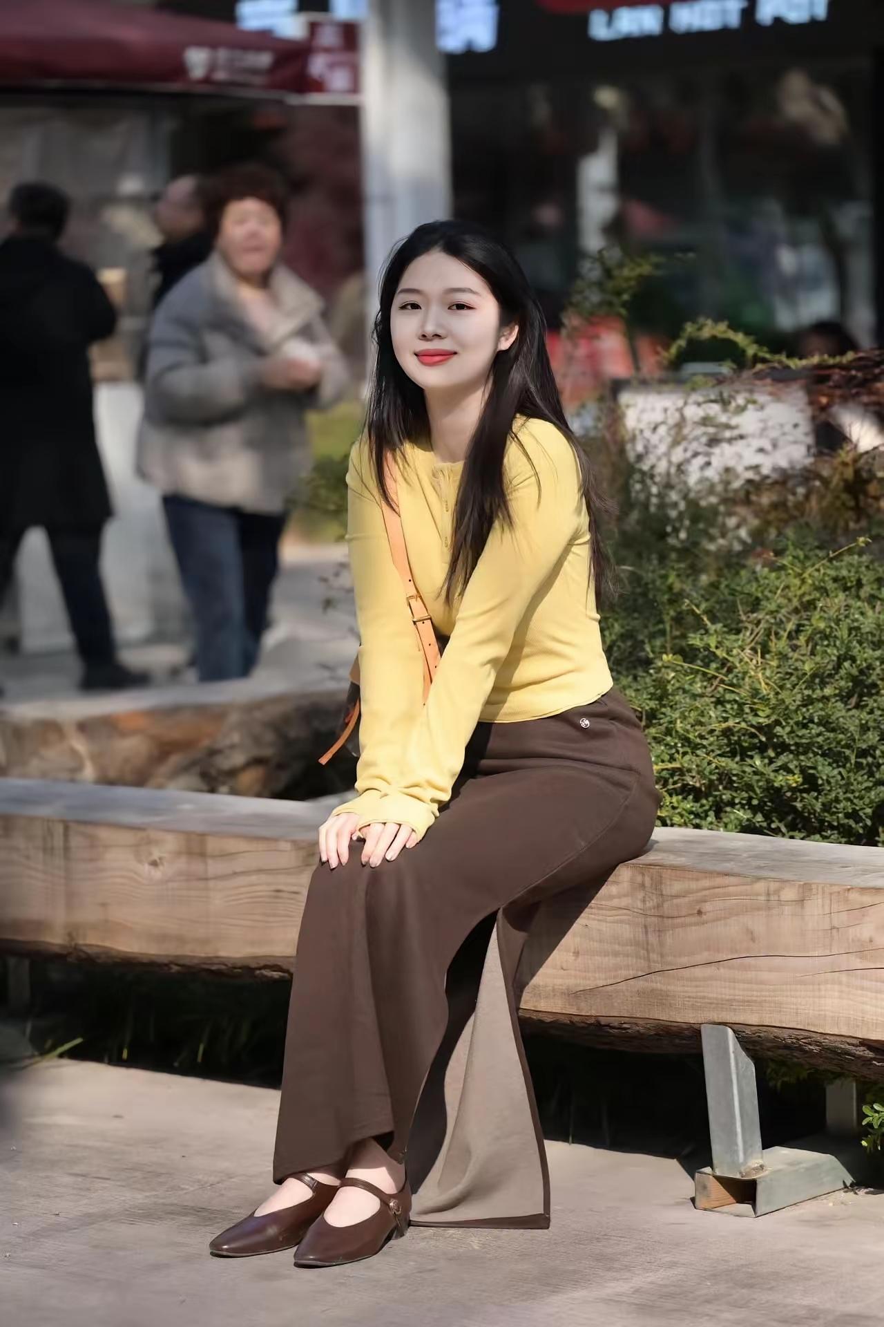 红袖添香夜，轻语话衷肠。