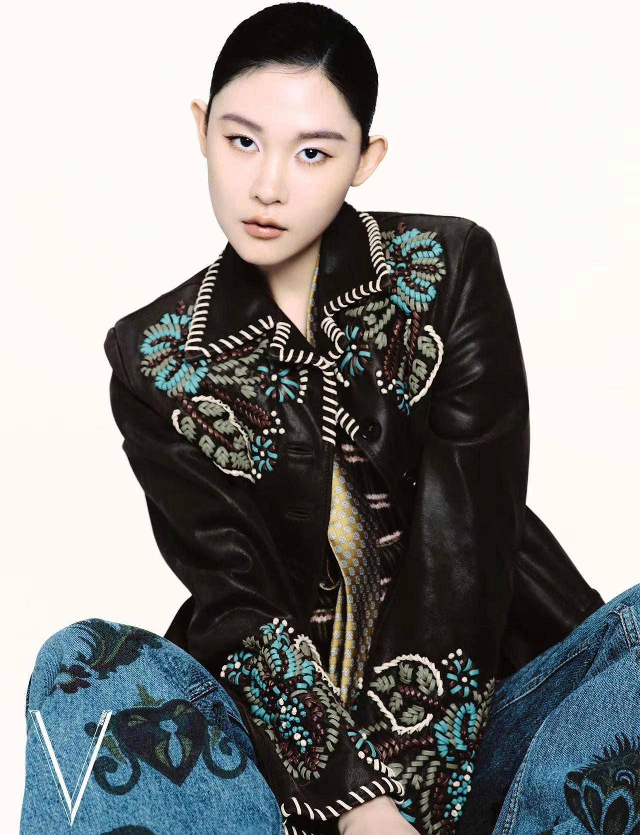 上次的电子封面还没看够，这就二搭了？V 是真的很懂我们喜欢什么