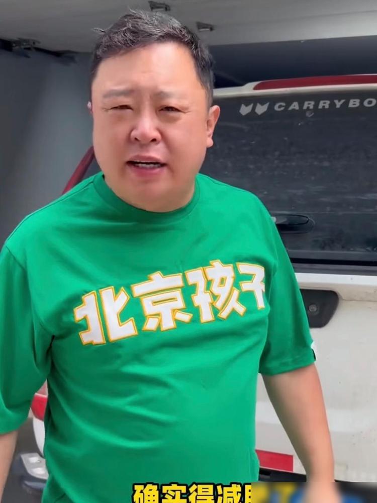 阎鹤祥查出重度脂肪肝，捏着报告单找郭麒麟取经。

真的要被德云社这俩活宝笑死，听