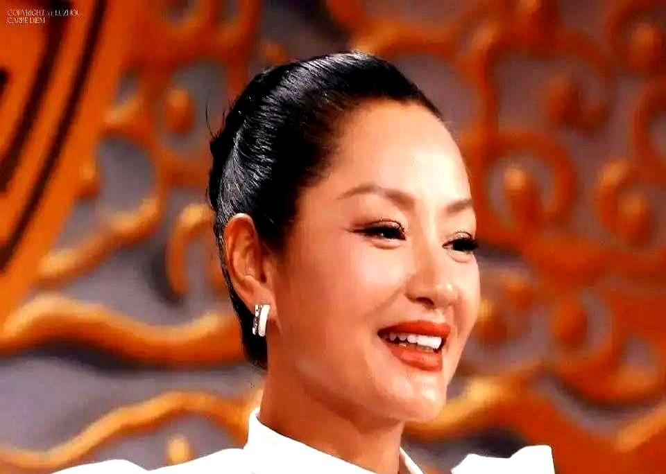 54岁瞿颖，体脂率18%，这状态真的绝了。

疫情把她“困”在清迈，她索性买了栋