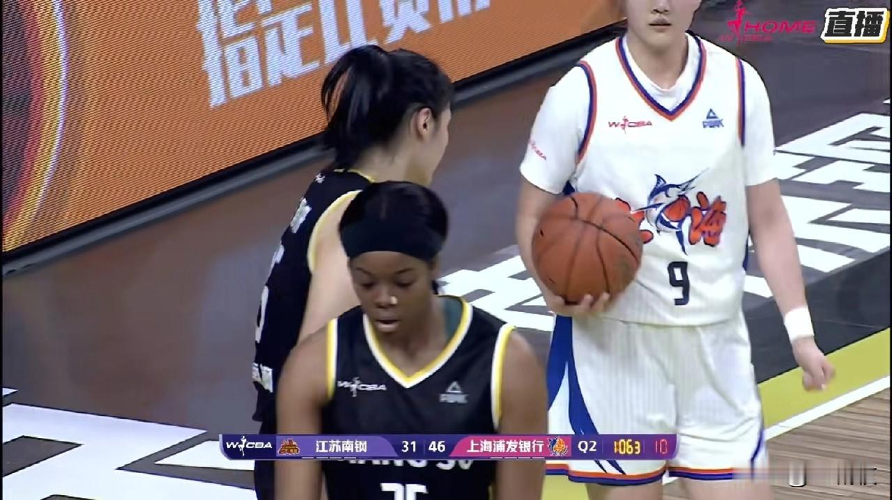 形势不妙，一个钱内迪·卡特就搅了个江苏女篮天翻地覆！
虽然今晚江苏女篮迎战上海女