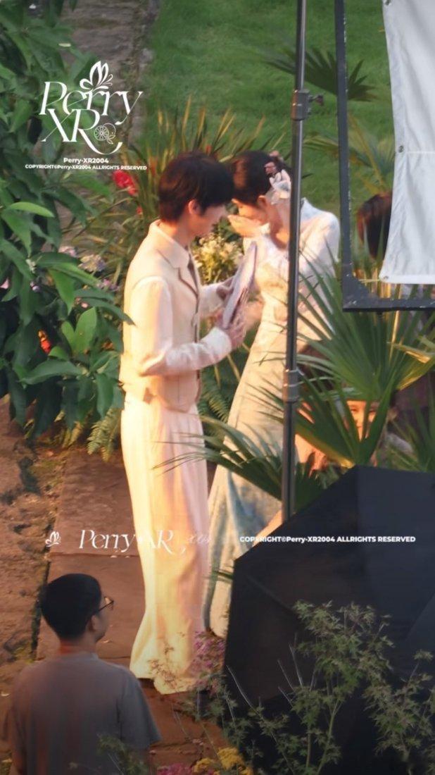 鞠婧祎鞠婧祎完全暹罗猫 《我本盛夏》久违的路透！是在田园山村教书的苏老师，一身娘