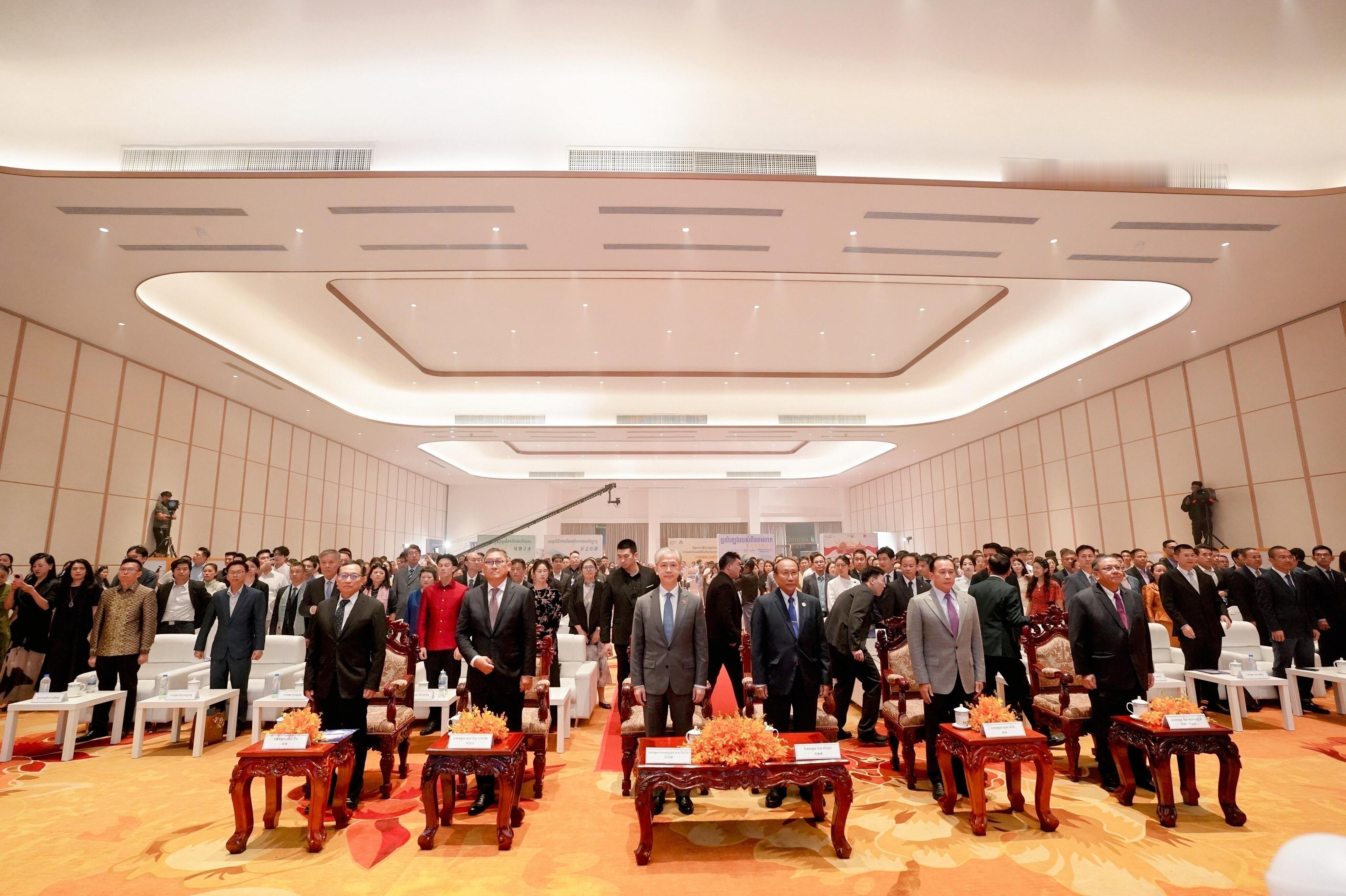 汪文斌大使出席参加中柬中秋联欢晚会 ​​​