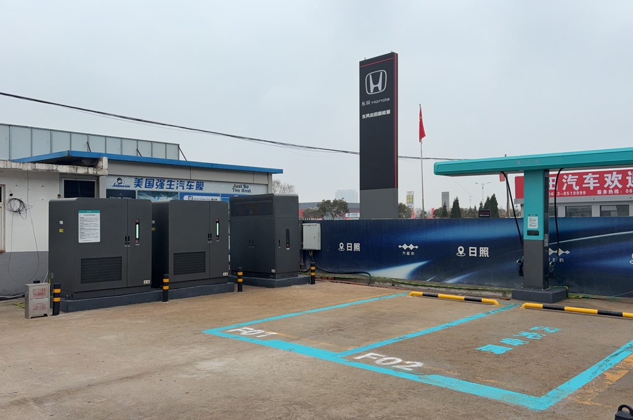 #比亚迪闪充站建设真的猛##比亚迪闪充5分好9分饱3分寒#最近比亚迪推出了全球首