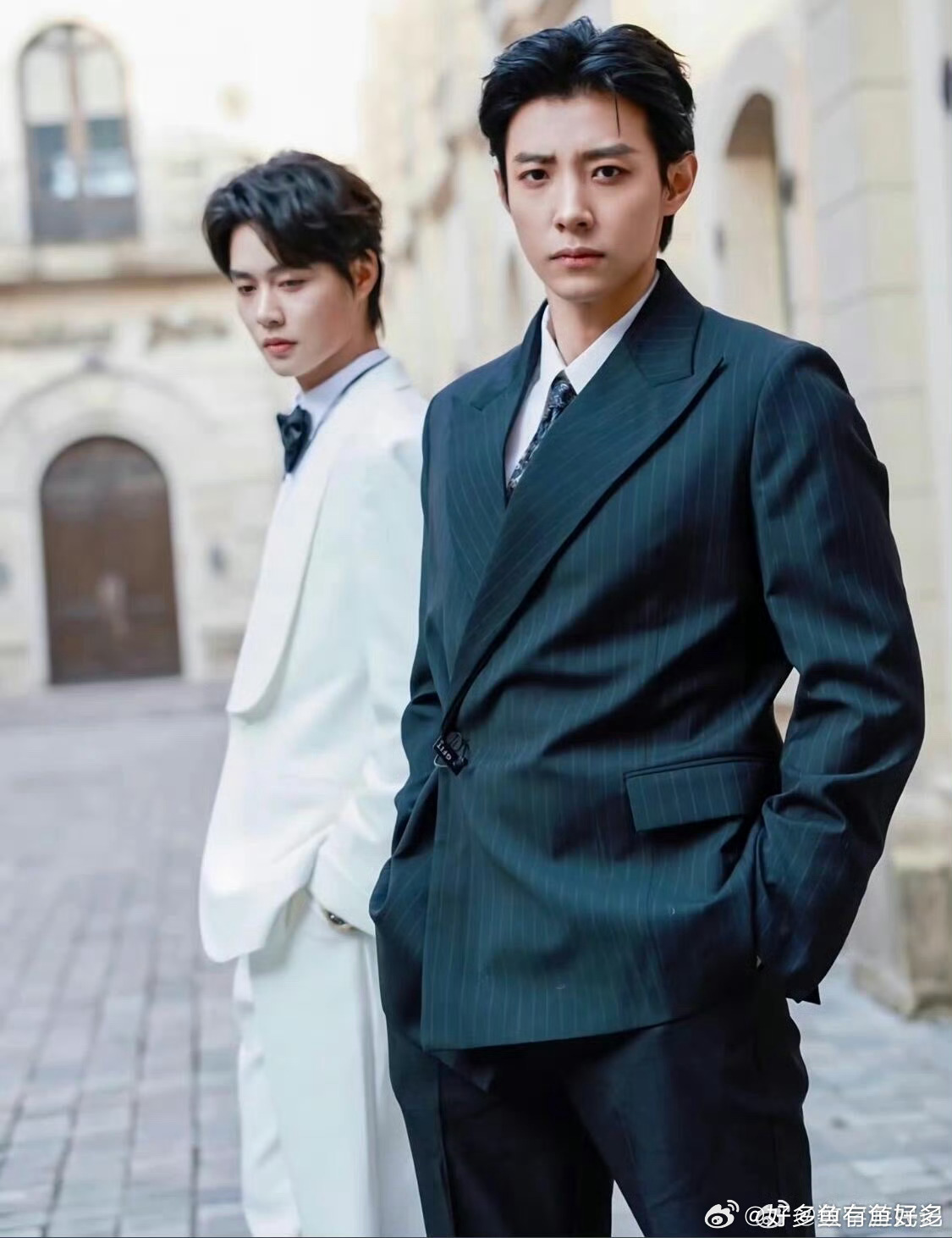 马小宇复刻短剧名场面 是谁的DNA动了我不说！剧里高智商帅哥严肃感拉满，私下复刻