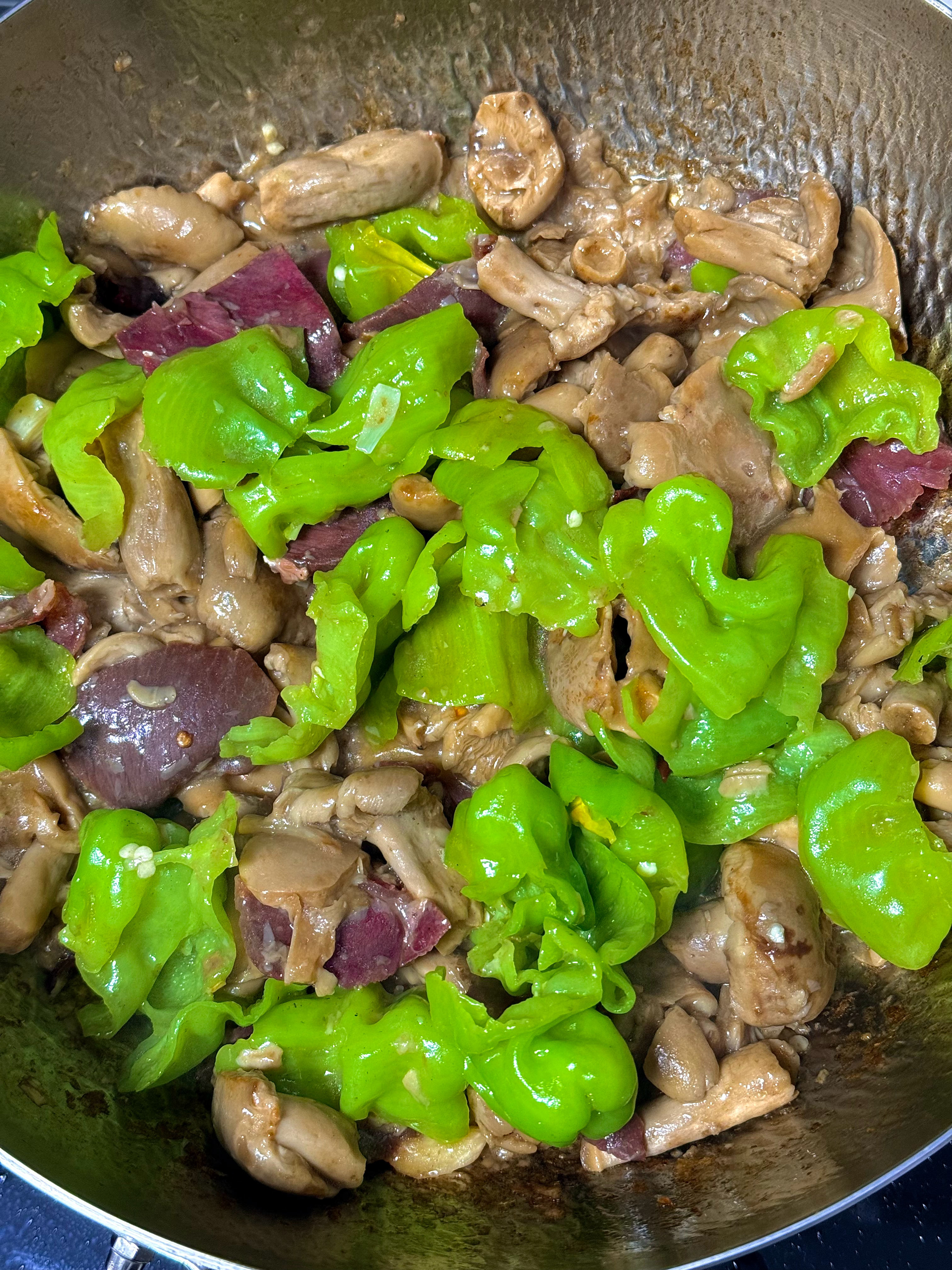 炒一锅青头菌拌饭吃  ​​​