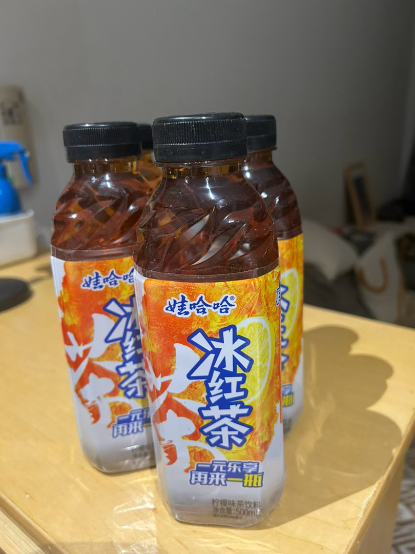 没事看到夜市人声鼎沸就感觉这世界的喧嚣已经与我无关落寞感油然而生偏偏我还想往人群