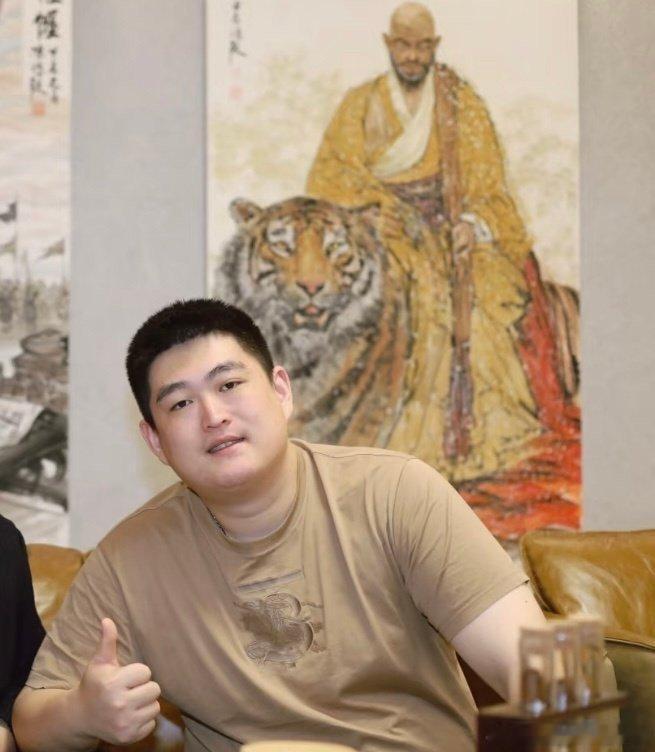 张翰像瘦版赵本山儿子 谁看了不说一句“好像”？张翰新造型撞上瘦版赵本山，这奇妙的