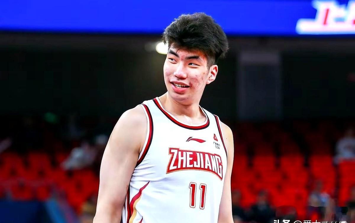 四川输浙江，周琦国家队再无地位！
余嘉豪是肉眼可见变强了。

周琦也限制不了余嘉