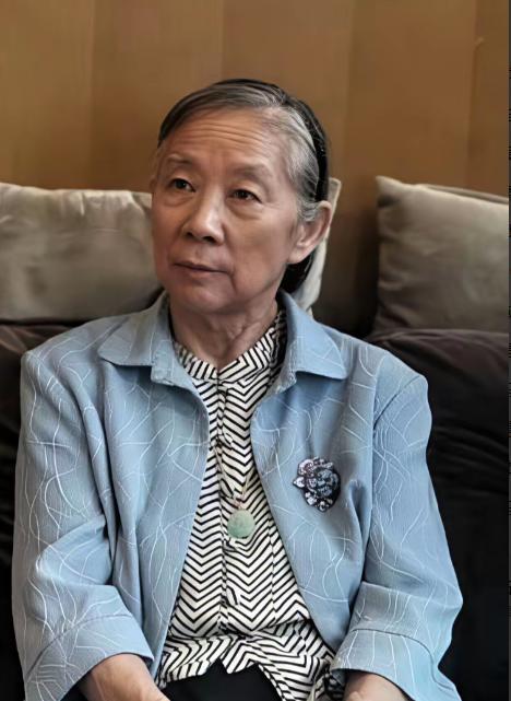 今年82岁的林豆豆，独自居住在北京老城区的一座老房子里。既不使用智能手机，也不接