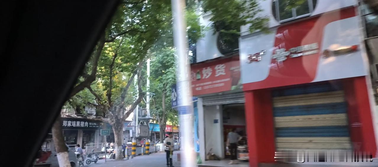 夏季里，家乡的人们依然是不停歇的忙碌，可敬勤劳的家乡人！