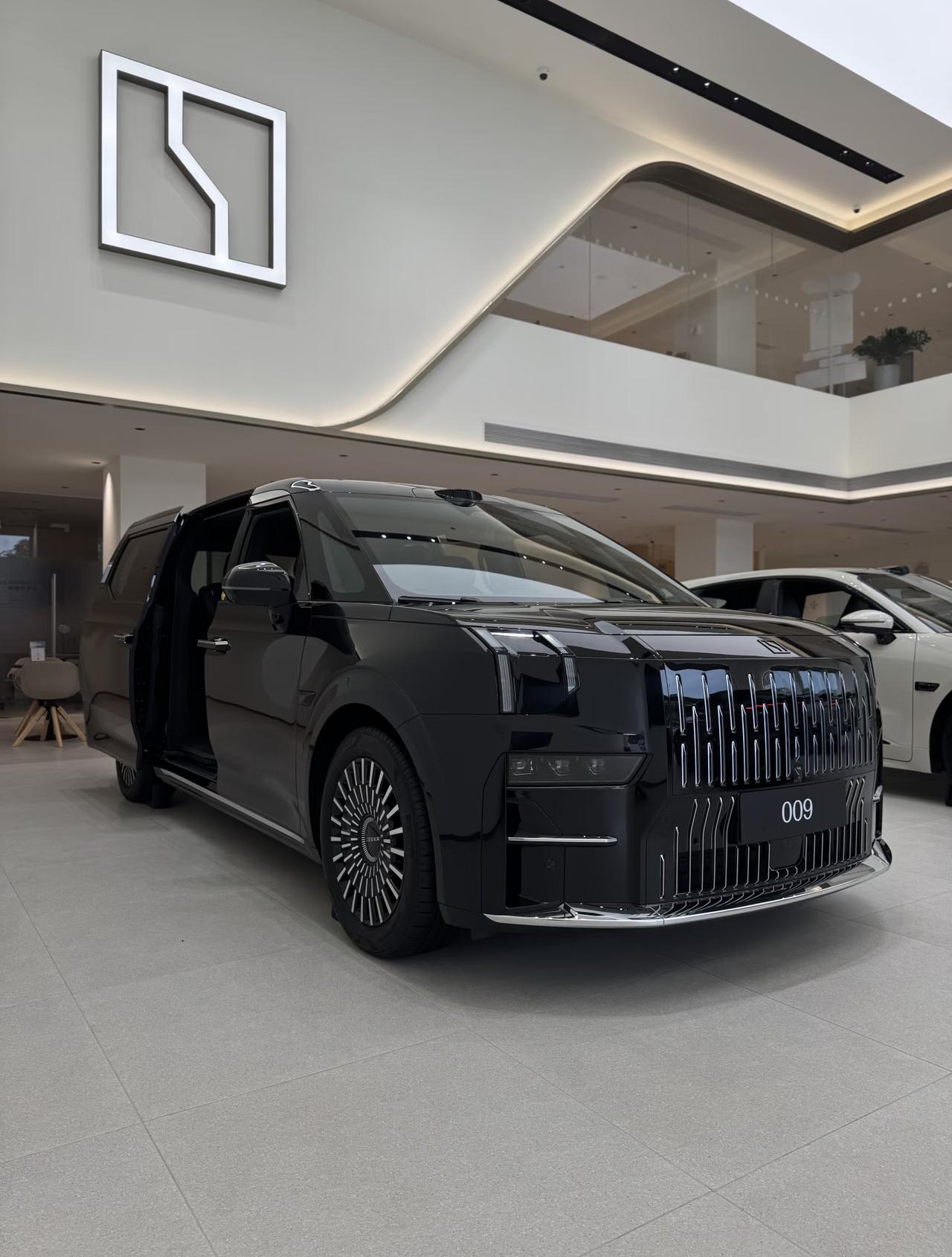 我认为极氪009是国产mpv的天花板，有没有异议[灵光一闪]