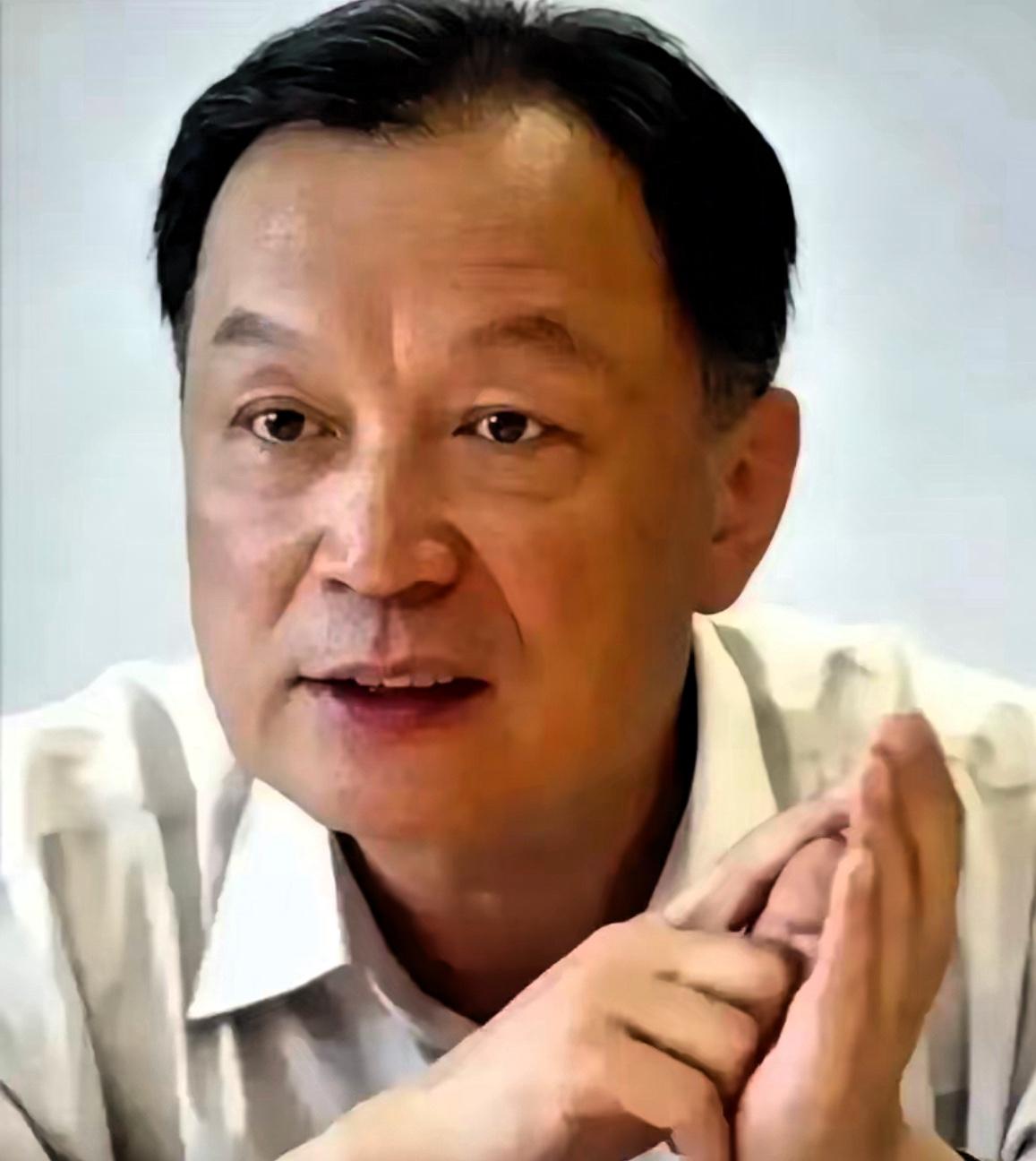 温铁军直言不讳：美国已然扯下东方大国的两层“外衣”！

其一，凭借低价商品抑制美