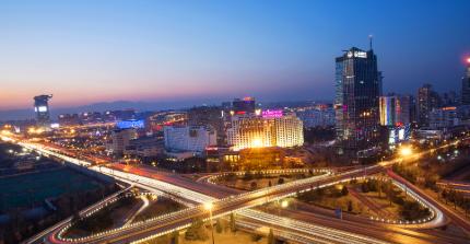 2026年到底多少分能上？
实话跟你说，现在问分数，谁也没法给你个准话，因为每年