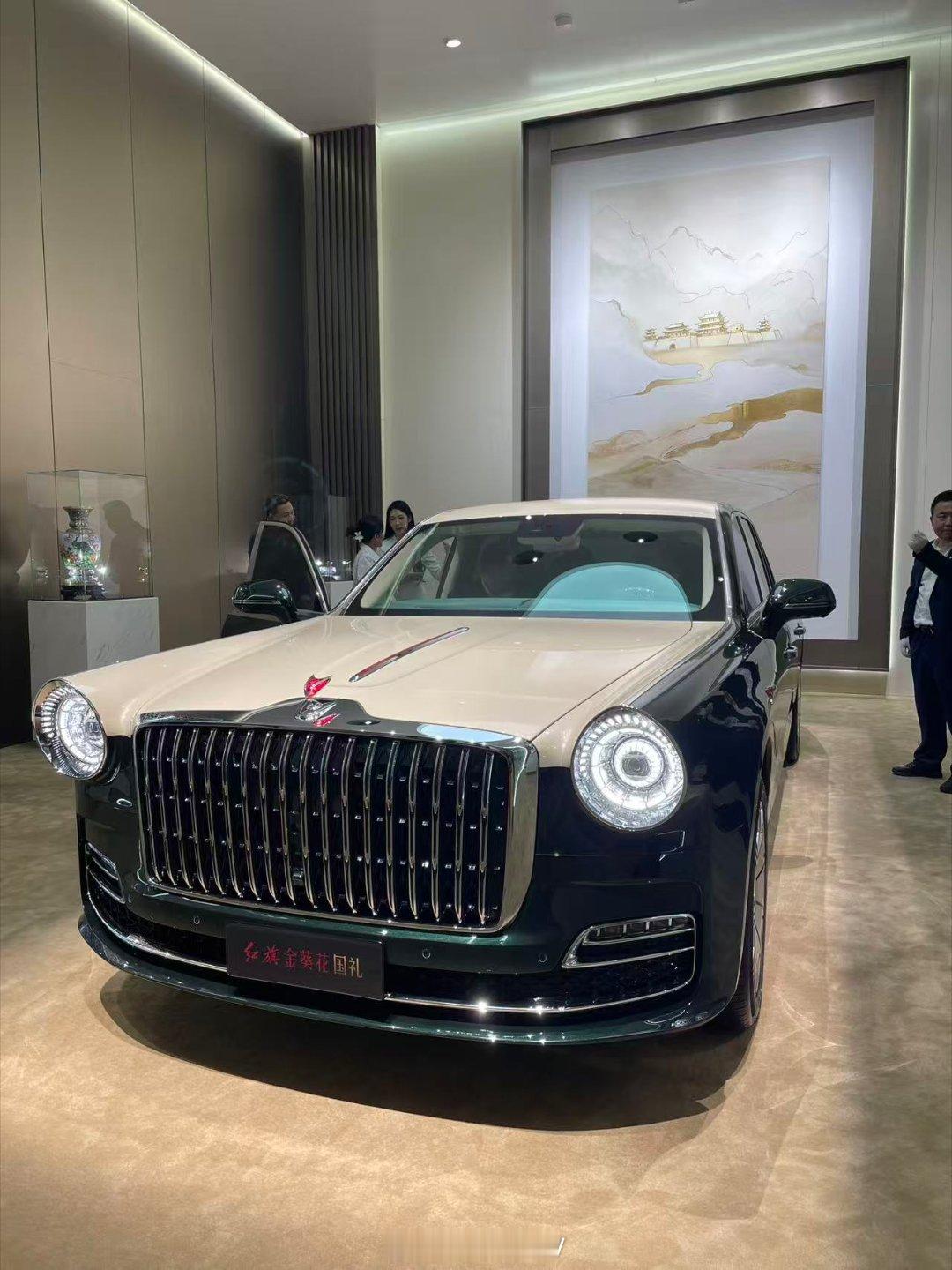 金葵花把千年非遗文化装进车里一提到红旗，就立刻会想到国车。它从1958年诞生起，