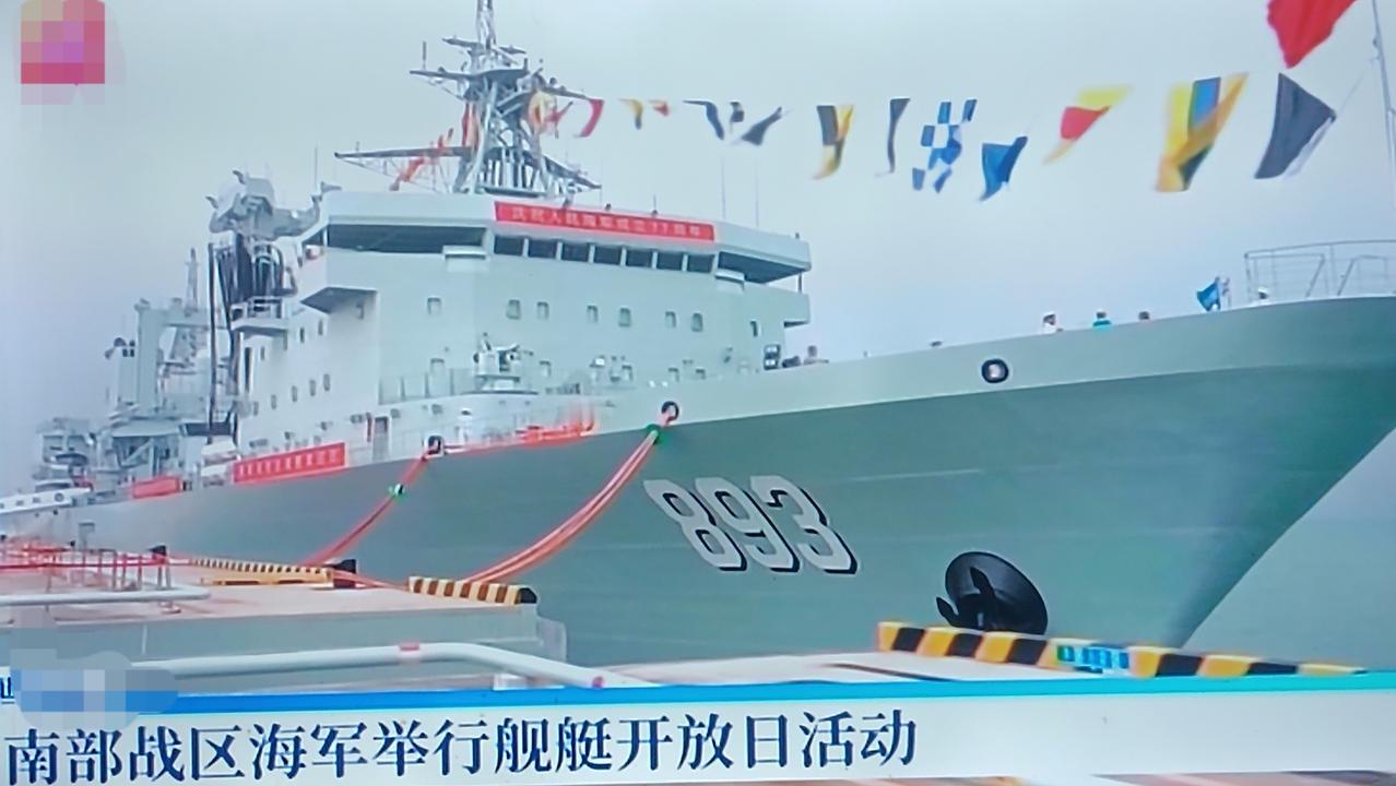 人民海军的舰艇，是国家领土的延伸，向海图强，带着国民去守护海疆，去向深蓝的大洋深