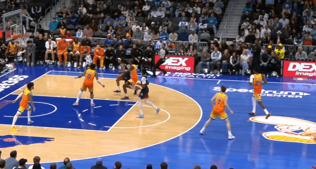 逐帧拆解：奇才新秀沃特金斯5断2帽2前板，防守&能量拉满图1沃特金斯先是全场领防